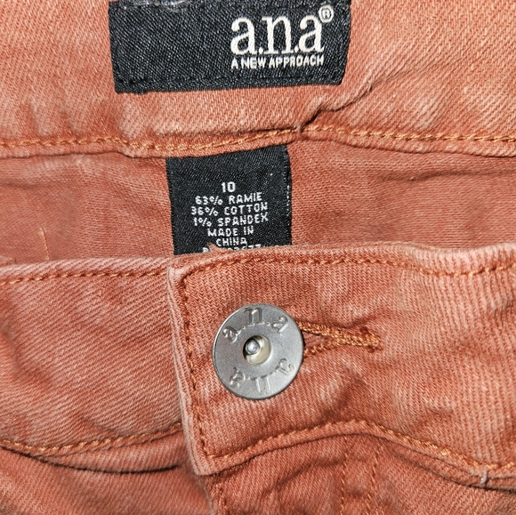 Rust distressed shorts with cuff **see pics for measurements** - Picture 3 of 5